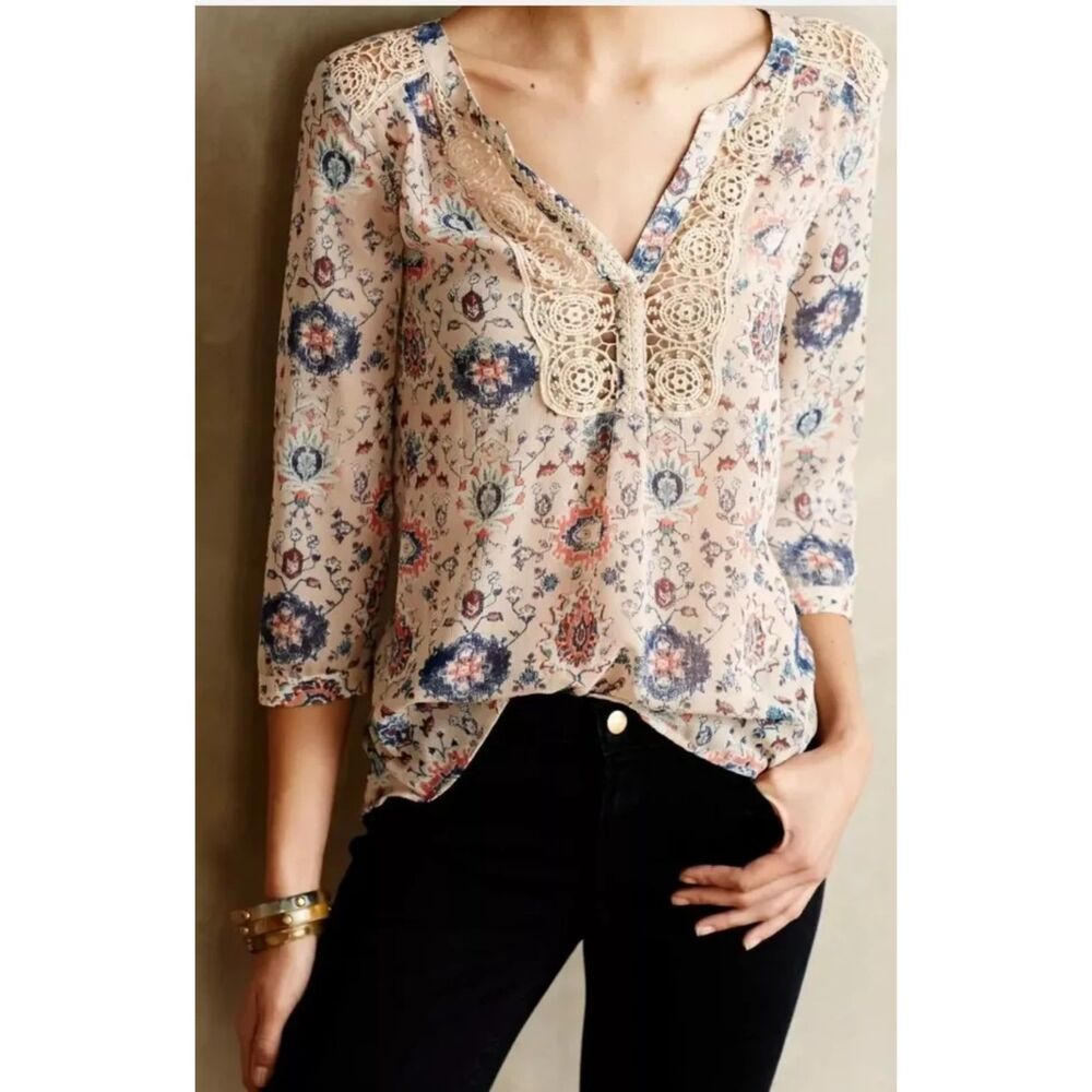 Anthropologie Maeve 2 Stillwater Boho Blouse Neutral Motif Beige Floral Crochet